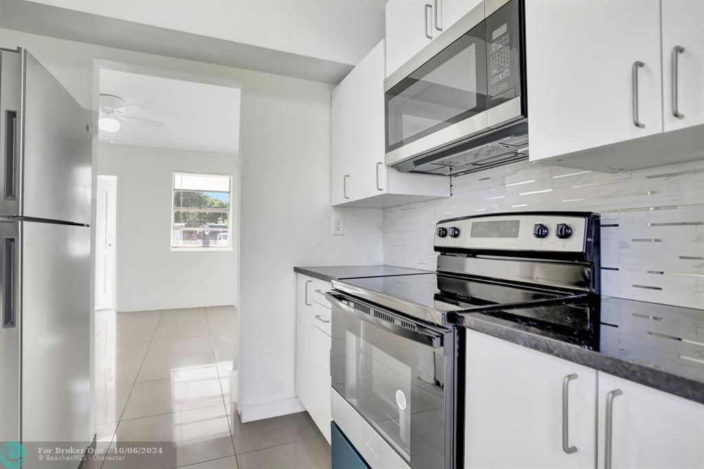 For Sale: $369,000 (3 beds, 1 baths, 817 Square Feet)