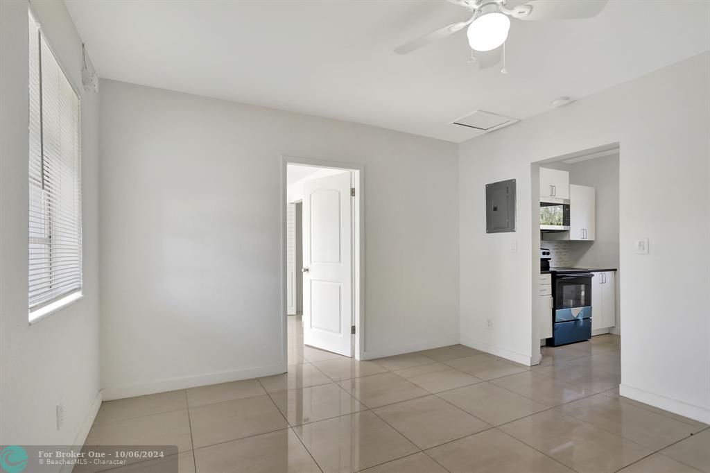 For Sale: $369,000 (3 beds, 1 baths, 817 Square Feet)