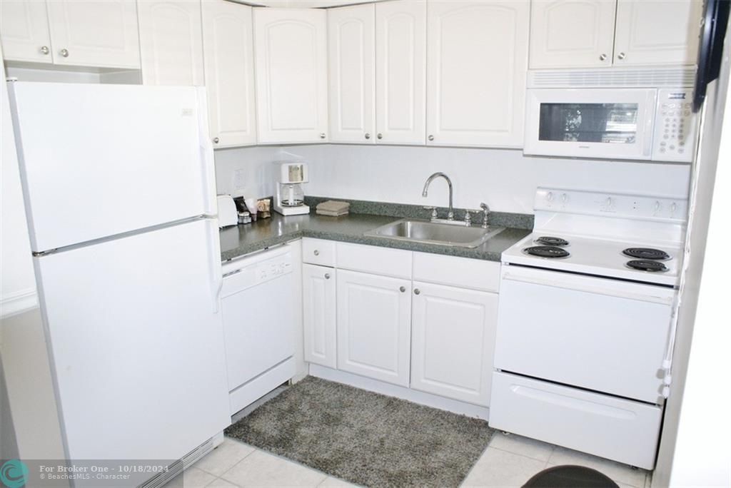 For Sale: $2,090 (2 beds, 1 baths, 700 Square Feet)