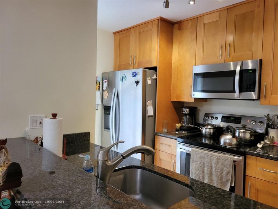 For Rent: $2,200 (2 beds, 2 baths, 1182 Square Feet)