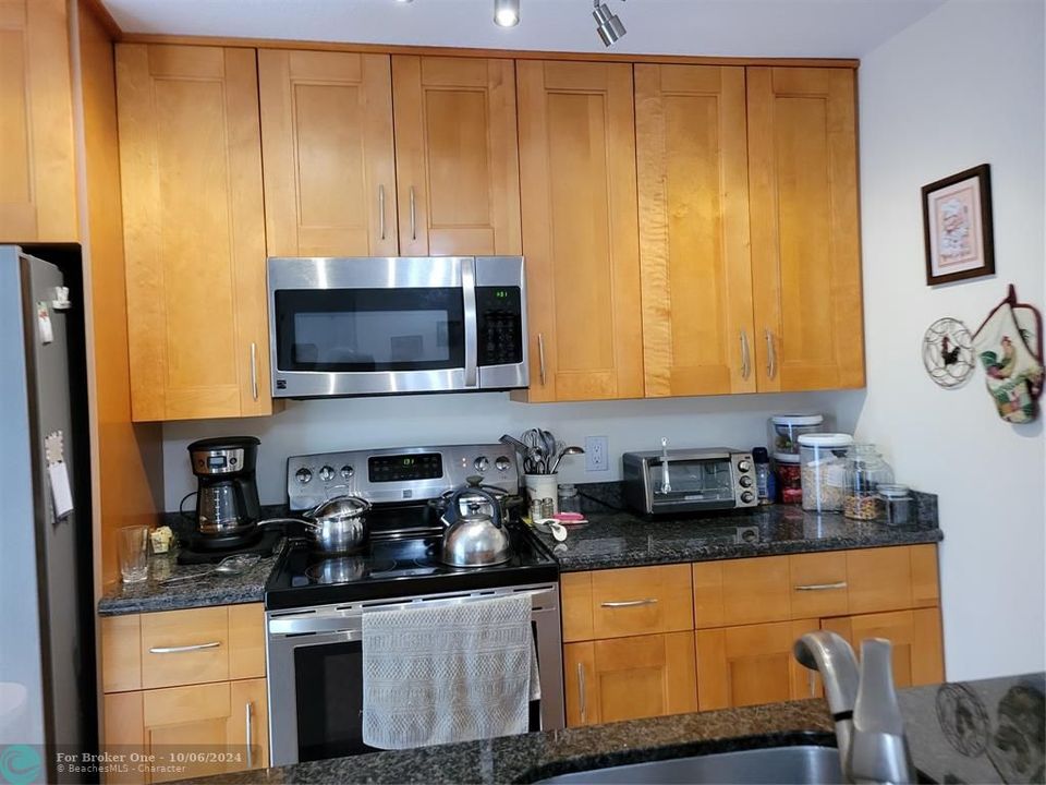 For Rent: $2,200 (2 beds, 2 baths, 1182 Square Feet)