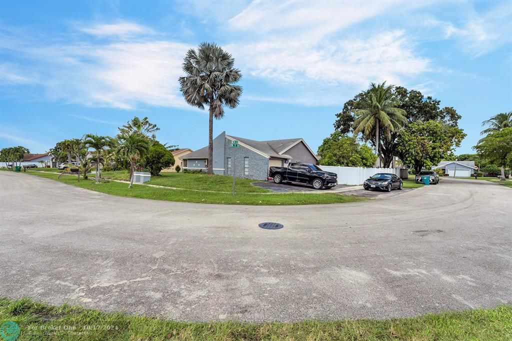 For Sale: $660,000 (4 beds, 2 baths, 2645 Square Feet)