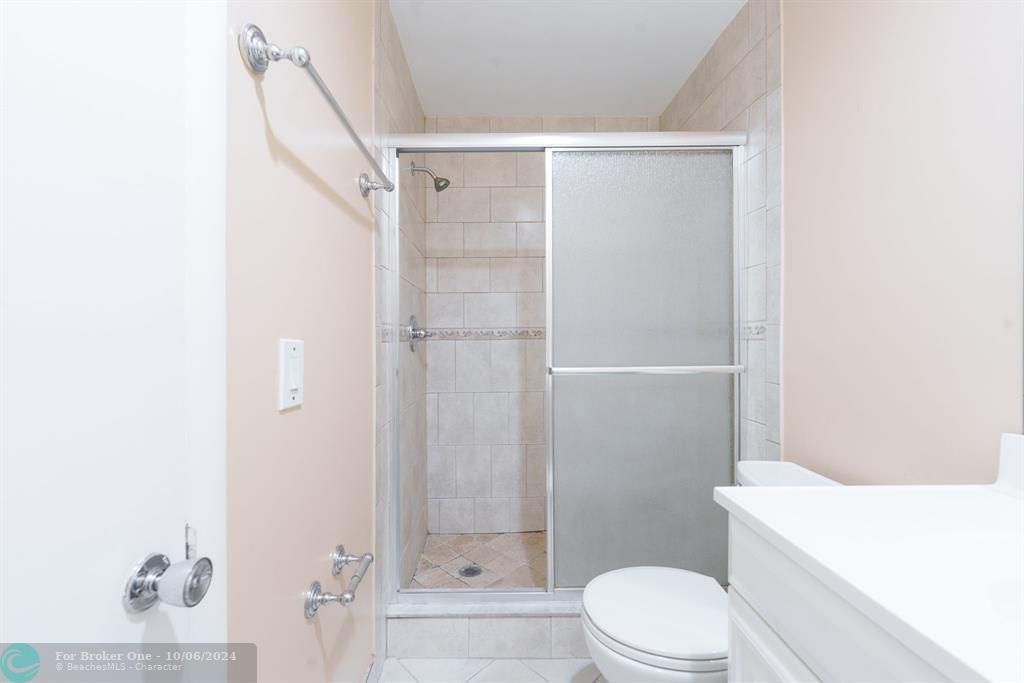 For Sale: $1,475 (1 beds, 1 baths, 2734 Square Feet)