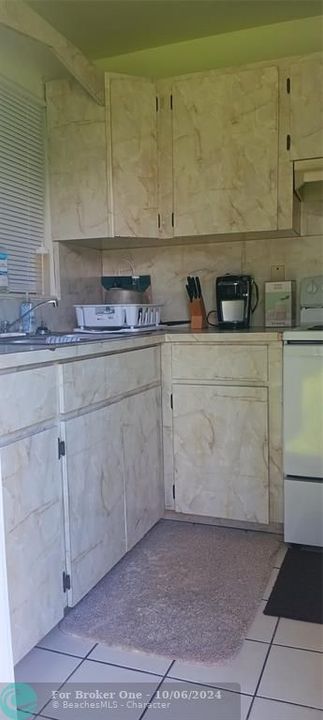 For Sale: $330,000 (2 beds, 1 baths, 950 Square Feet)