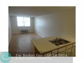 For Rent: $1,500 (1 beds, 1 baths, 606 Square Feet)