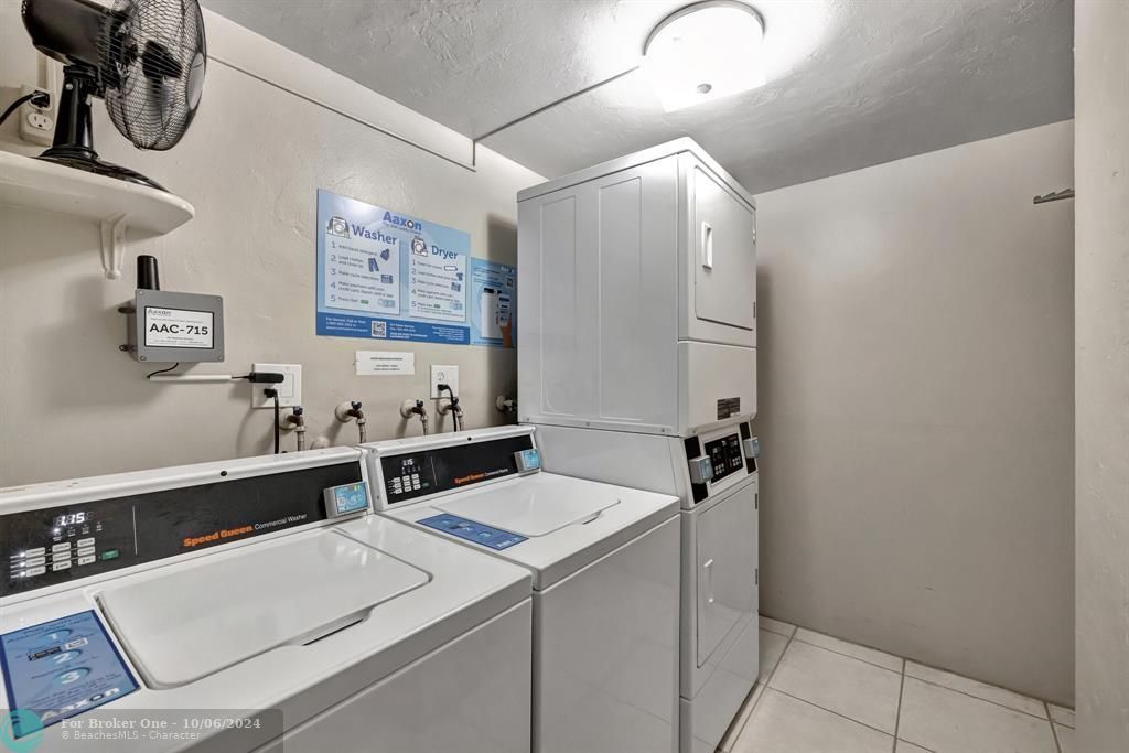 For Sale: $285,000 (1 beds, 1 baths, 800 Square Feet)