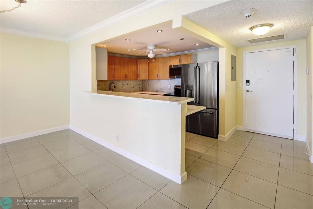 For Sale: $309,900 (1 beds, 1 baths, 950 Square Feet)