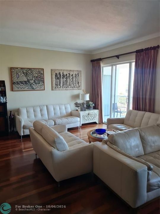 En Venta: $465,000 (2 camas, 2 baños, 2150 Pies cuadrados)