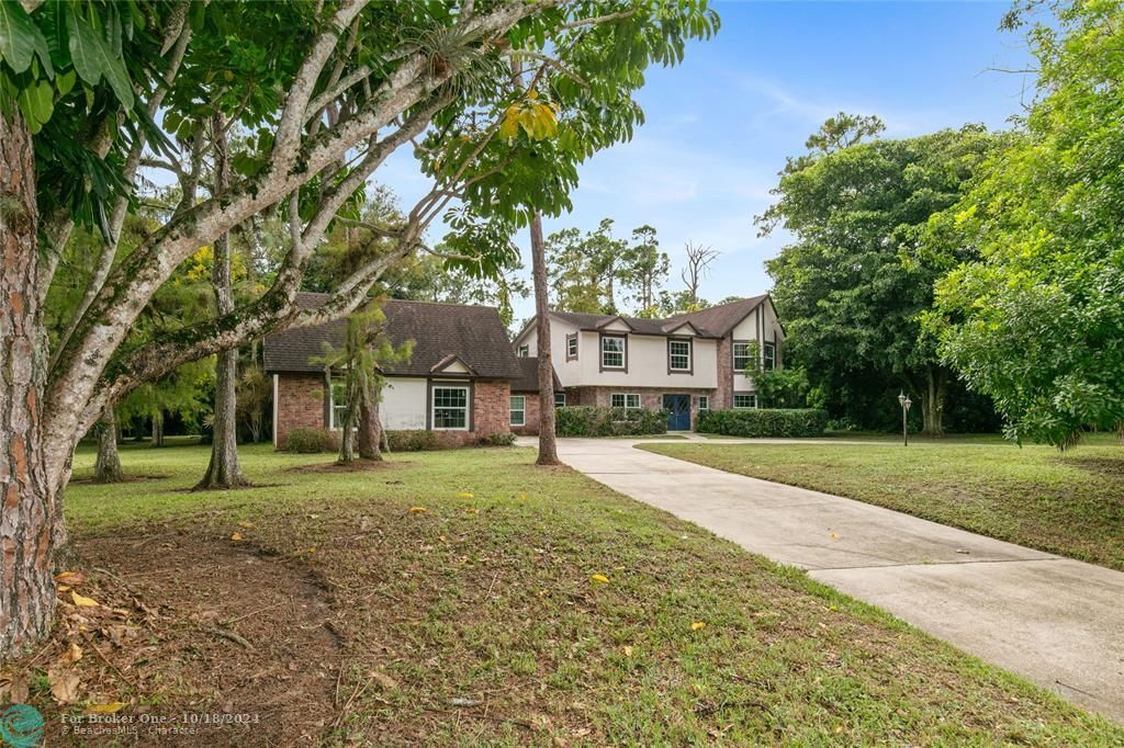 For Sale: $750,000 (5 beds, 2 baths, 2537 Square Feet)