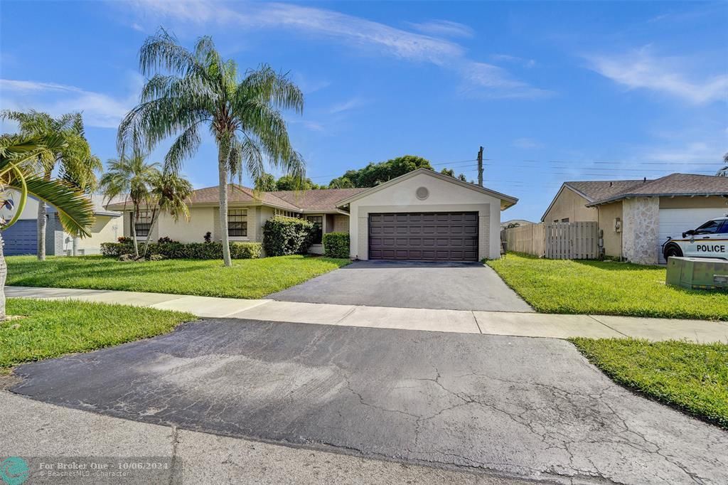 For Sale: $650,000 (4 beds, 2 baths, 1908 Square Feet)