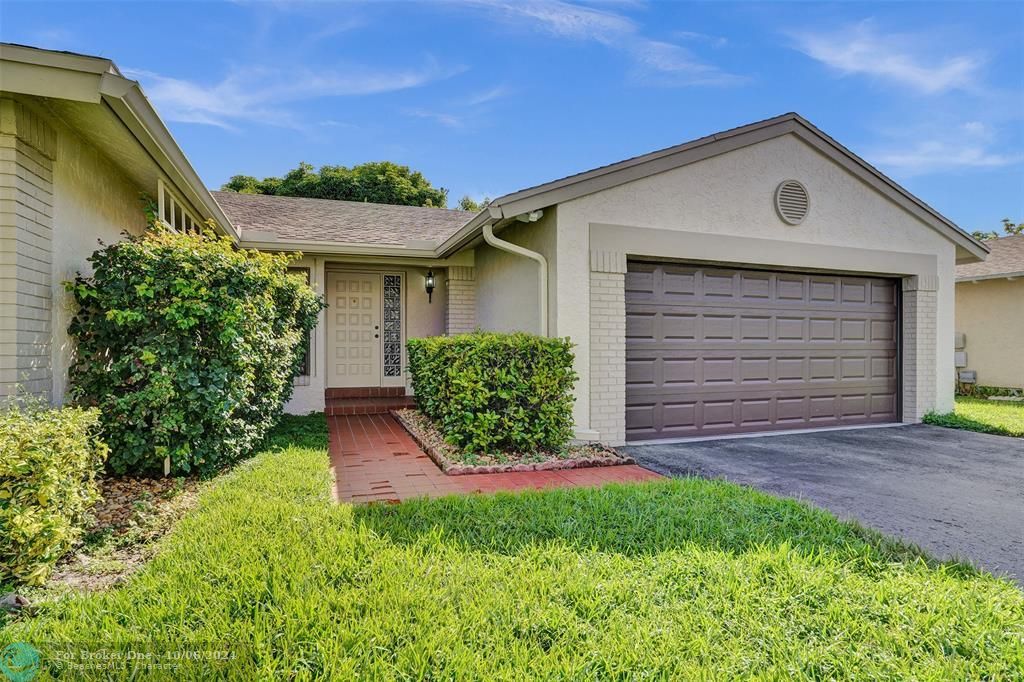 For Sale: $650,000 (4 beds, 2 baths, 1908 Square Feet)