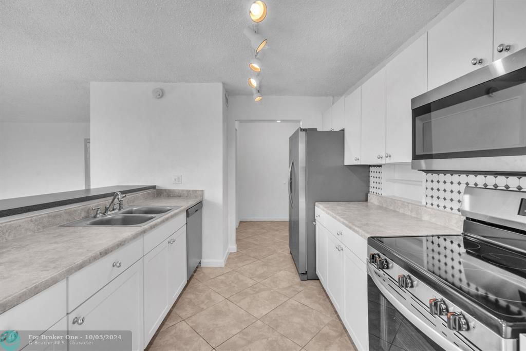 For Rent: $2,600 (2 beds, 2 baths, 1170 Square Feet)