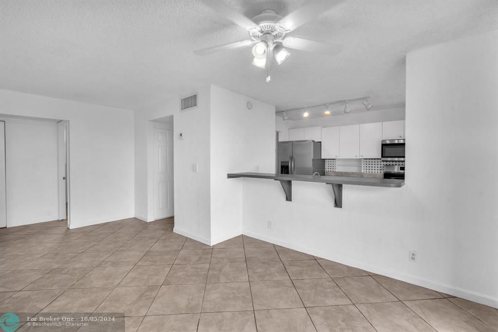 For Rent: $2,600 (2 beds, 2 baths, 1170 Square Feet)