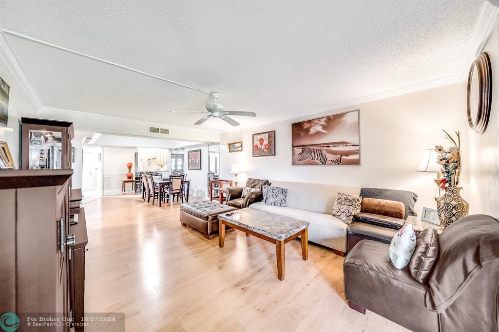 For Sale: $269,000 (2 beds, 2 baths, 1237 Square Feet)