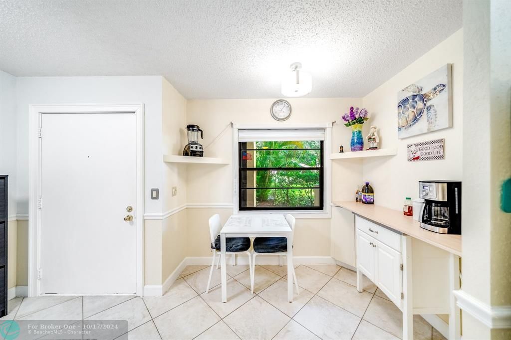 For Sale: $269,000 (2 beds, 2 baths, 1237 Square Feet)