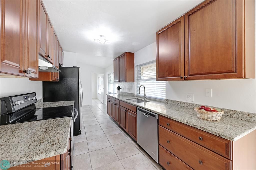 For Sale: $320,000 (2 beds, 2 baths, 1331 Square Feet)