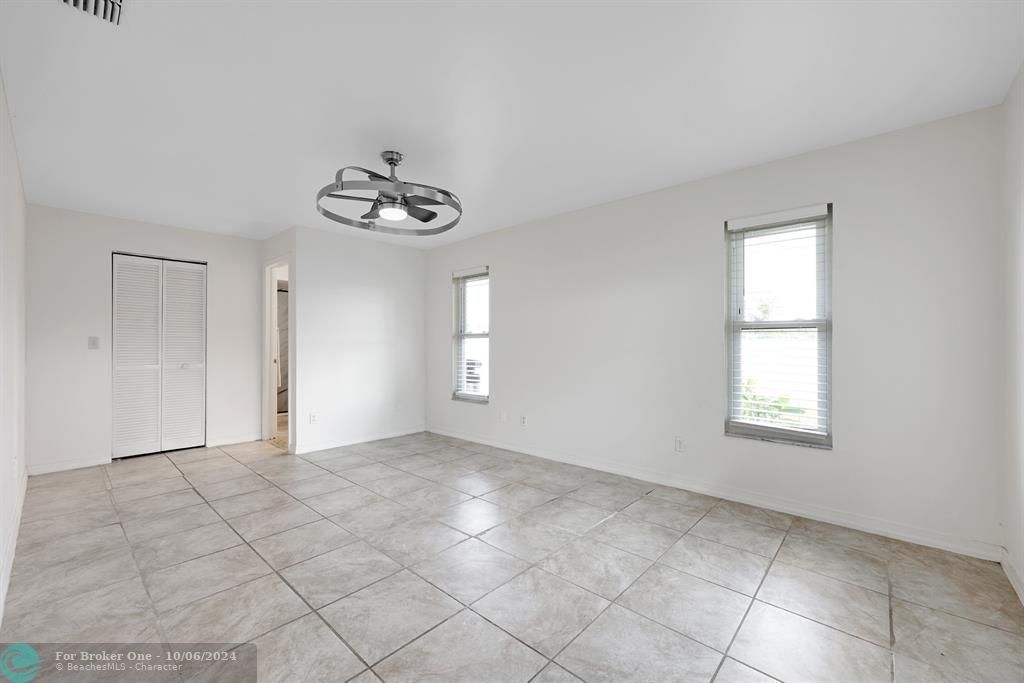 For Sale: $320,000 (2 beds, 2 baths, 1331 Square Feet)