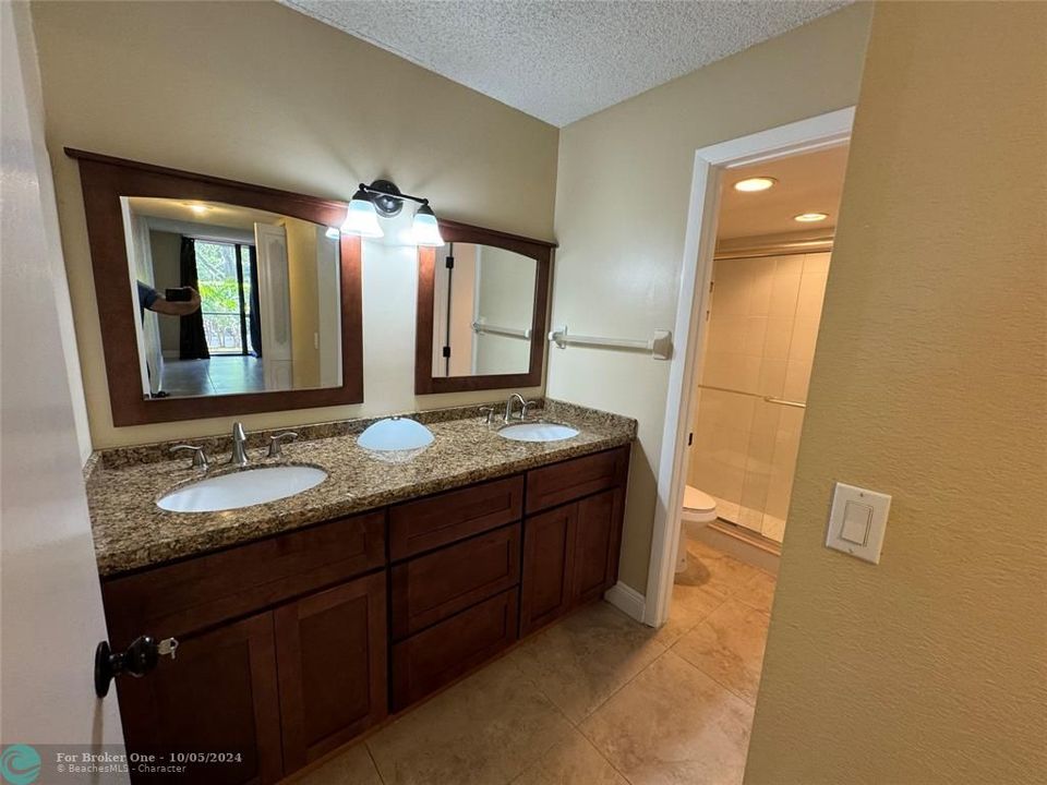 For Rent: $2,700 (2 beds, 2 baths, 1320 Square Feet)