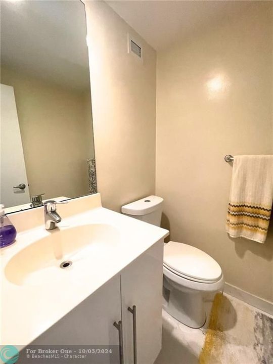 For Rent: $2,800 (2 beds, 1 baths, 1251 Square Feet)