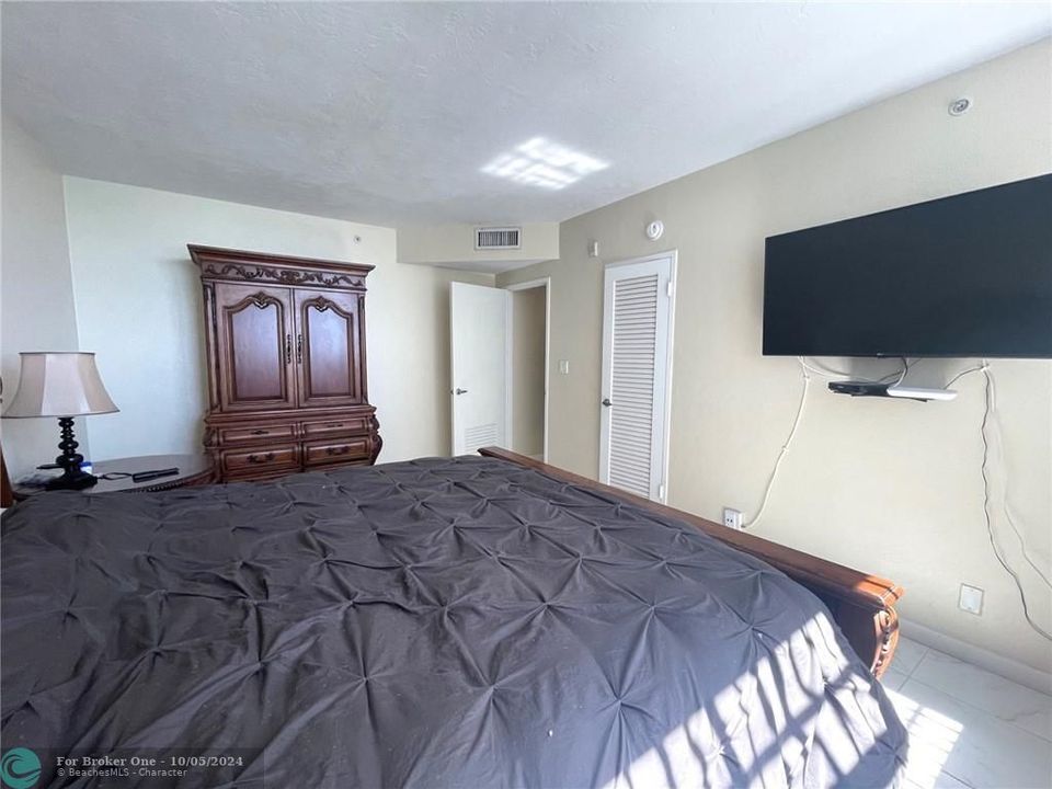 For Rent: $2,800 (2 beds, 1 baths, 1251 Square Feet)