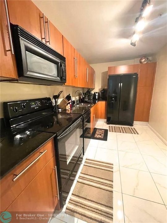 For Rent: $2,800 (2 beds, 1 baths, 1251 Square Feet)