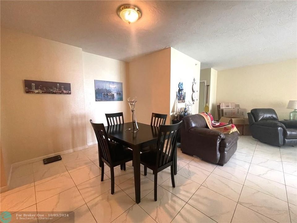 For Rent: $2,800 (2 beds, 1 baths, 1251 Square Feet)