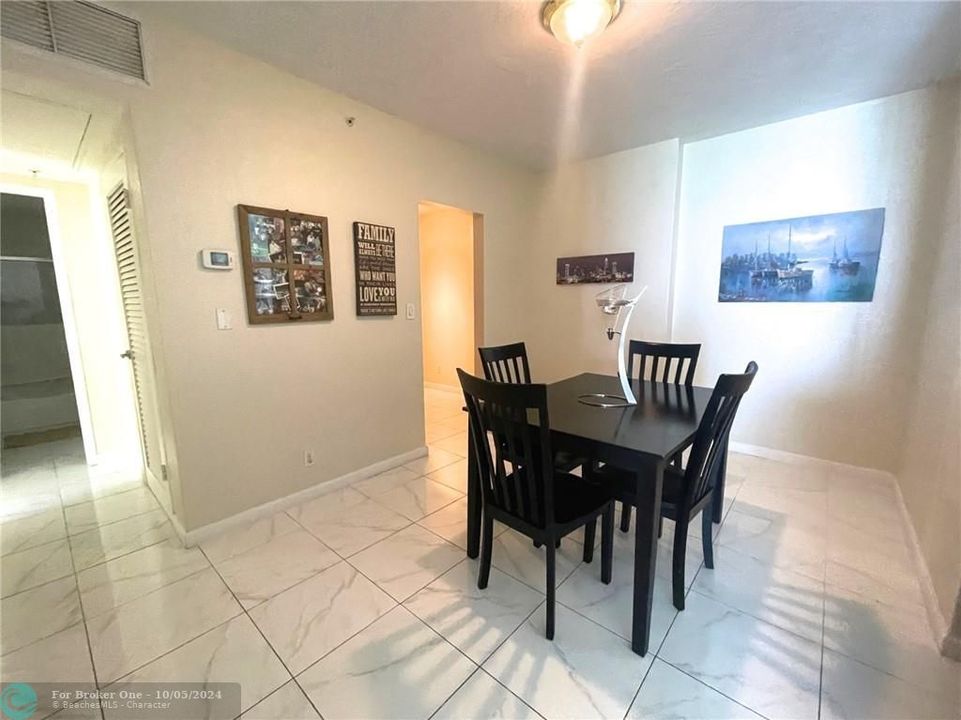 For Rent: $2,800 (2 beds, 1 baths, 1251 Square Feet)