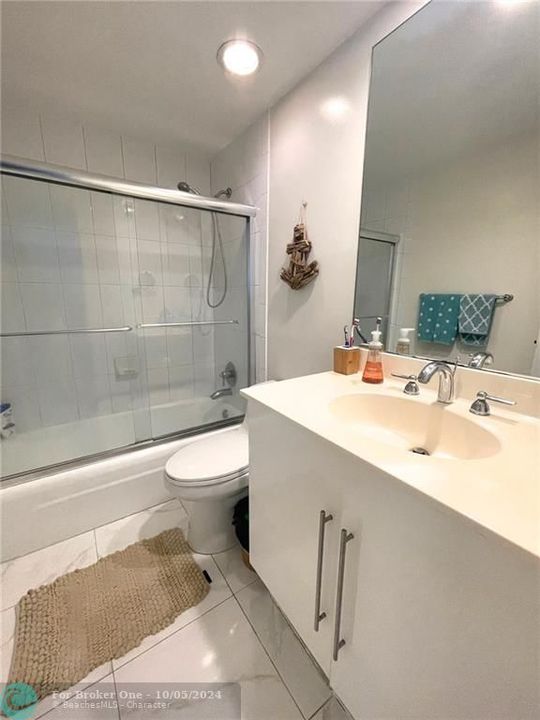 For Rent: $2,800 (2 beds, 1 baths, 1251 Square Feet)