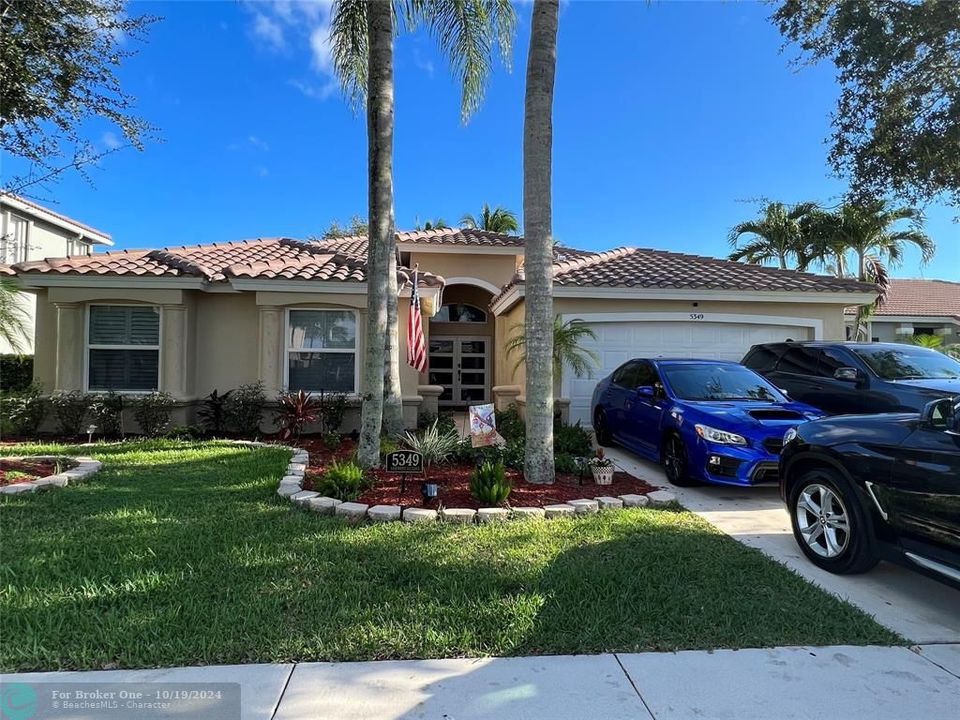 For Sale: $795,000 (4 beds, 2 baths, 2372 Square Feet)