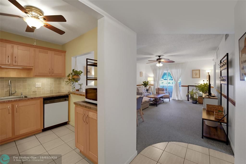 For Sale: $195,000 (2 beds, 2 baths, 790 Square Feet)