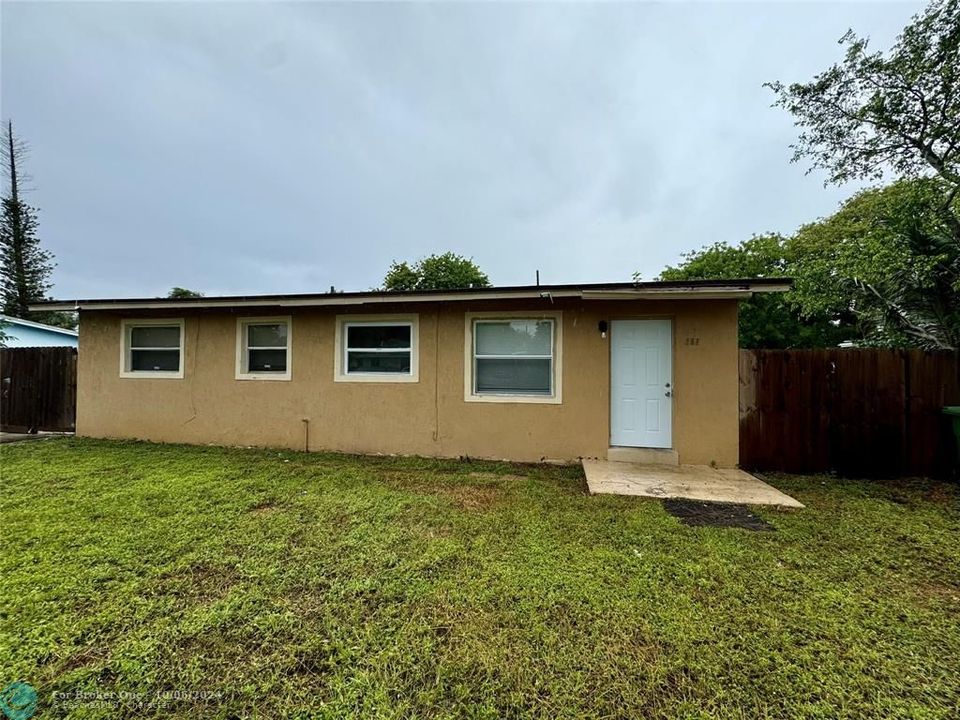 For Sale: $465,000 (3 beds, 2 baths, 1104 Square Feet)