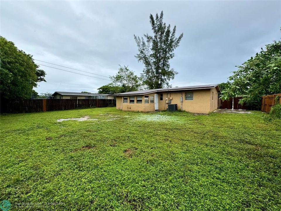 For Sale: $465,000 (3 beds, 2 baths, 1104 Square Feet)