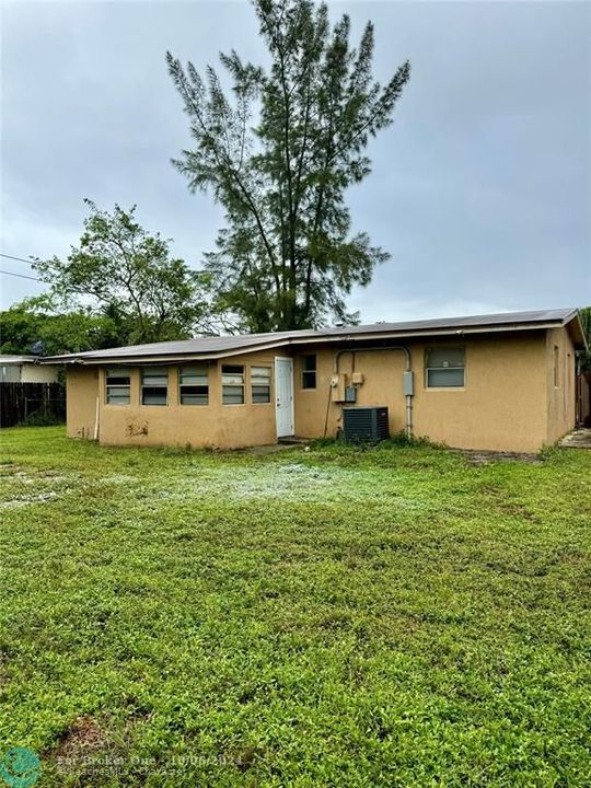 For Sale: $465,000 (3 beds, 2 baths, 1104 Square Feet)