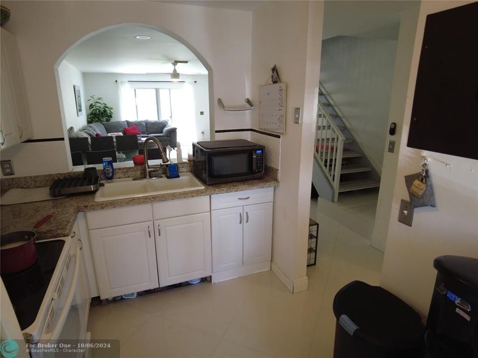 For Rent: $2,450 (2 beds, 2 baths, 1236 Square Feet)