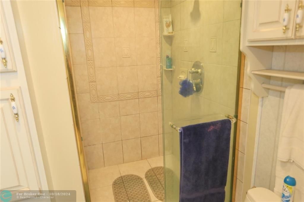 В аренду: $4,600 (4 спален, 2 ванн, 2354 Квадратных фут)