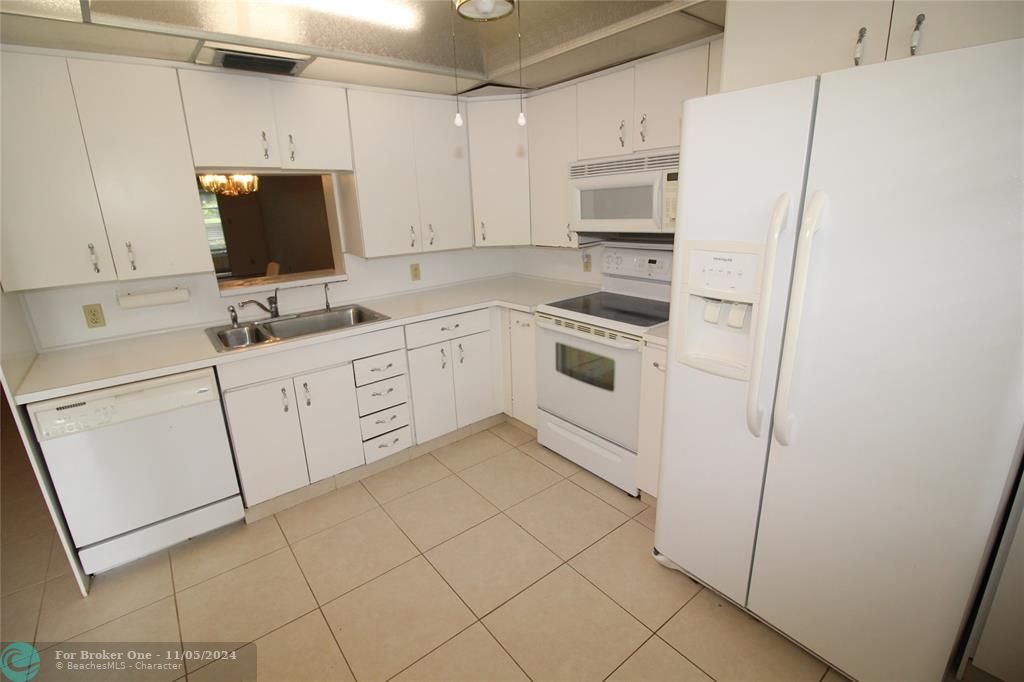 For Sale: $140,000 (2 beds, 2 baths, 1162 Square Feet)