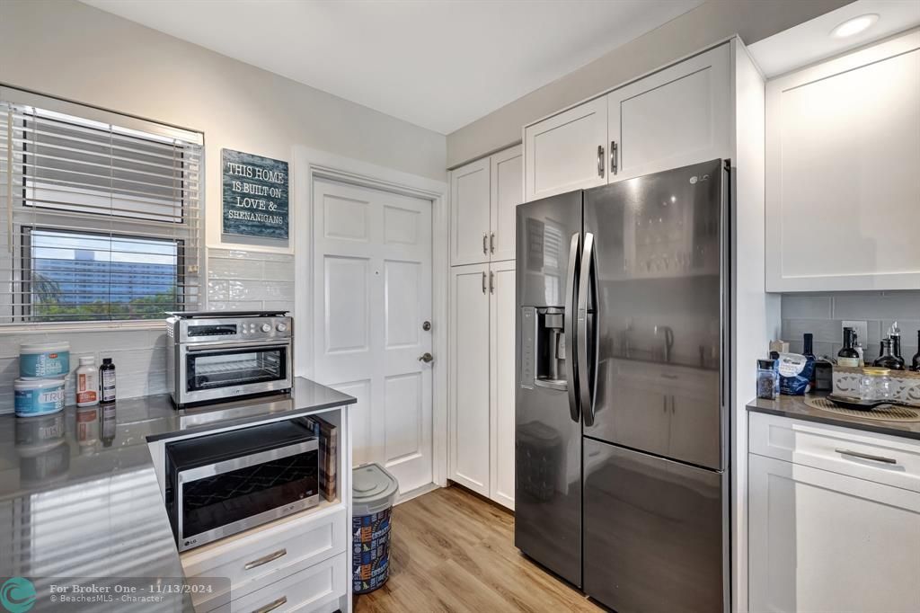 For Sale: $539,999 (2 beds, 2 baths, 1300 Square Feet)