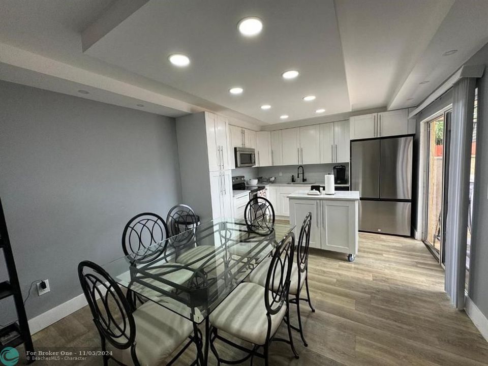 Active With Contract: $2,800 (2 beds, 2 baths, 0 Square Feet)