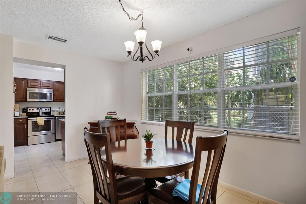 For Sale: $340,000 (2 beds, 2 baths, 1071 Square Feet)