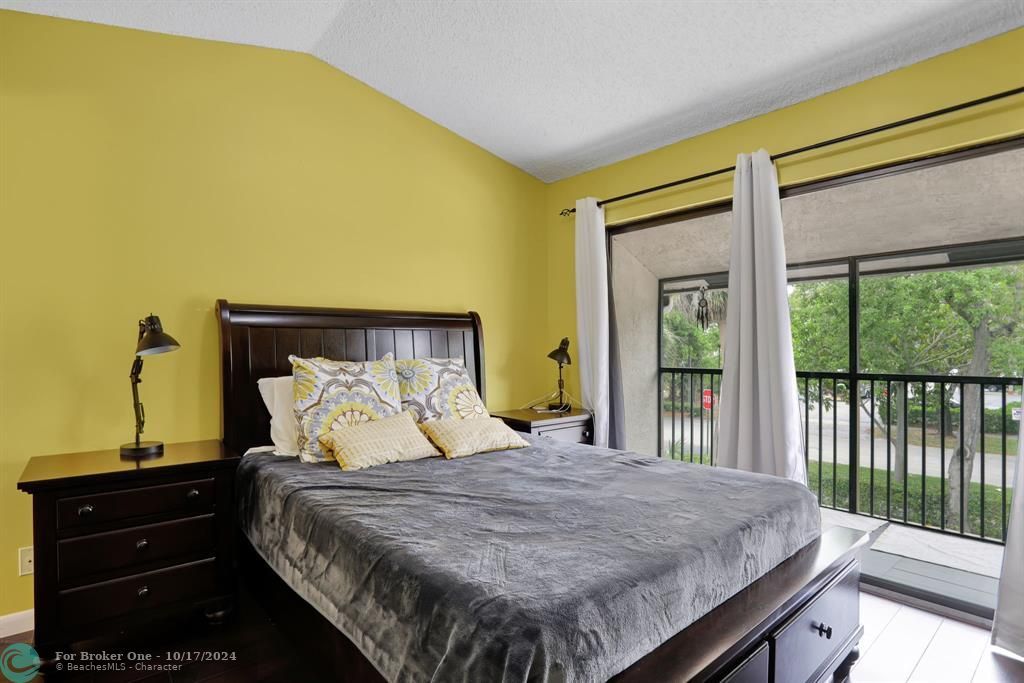 For Sale: $340,000 (2 beds, 2 baths, 1071 Square Feet)