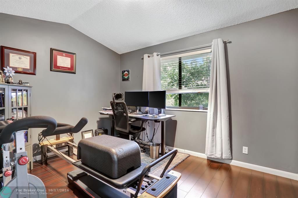 For Sale: $340,000 (2 beds, 2 baths, 1071 Square Feet)