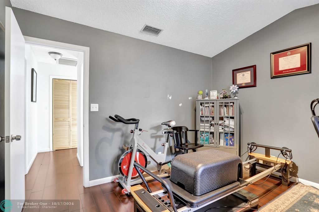 For Sale: $340,000 (2 beds, 2 baths, 1071 Square Feet)