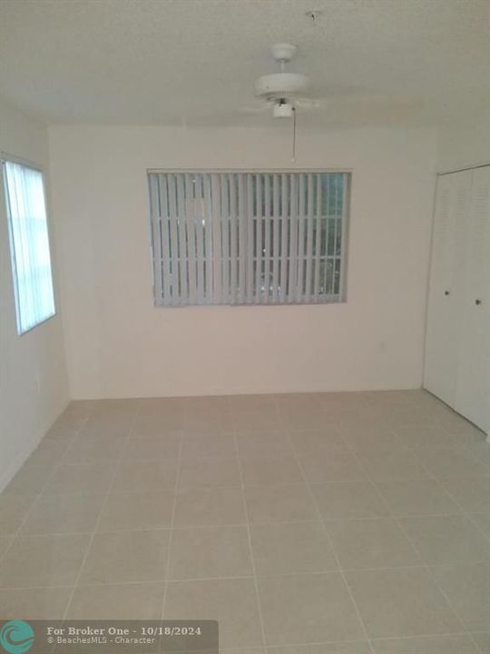 For Rent: $2,200 (2 beds, 1 baths, 817 Square Feet)