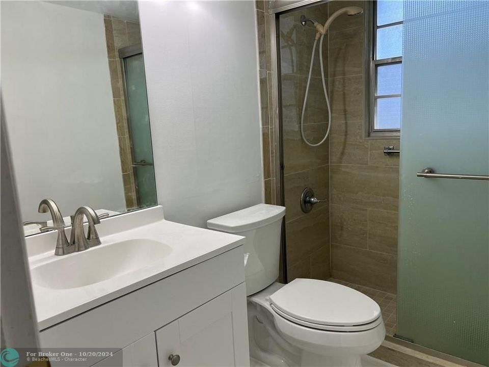 For Sale: $250,000 (2 beds, 1 baths, 828 Square Feet)