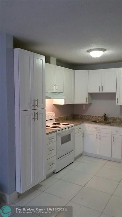 For Sale: $1,400 (0 beds, 1 baths, 650 Square Feet)