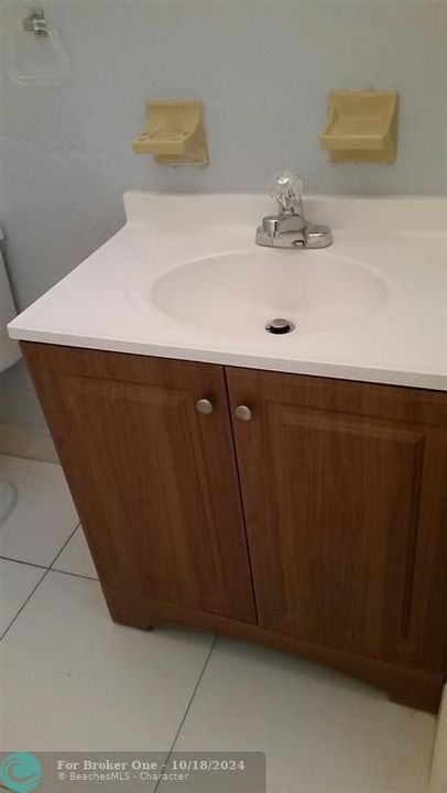 En Venta: $1,400 (0 camas, 1 baños, 650 Pies cuadrados)