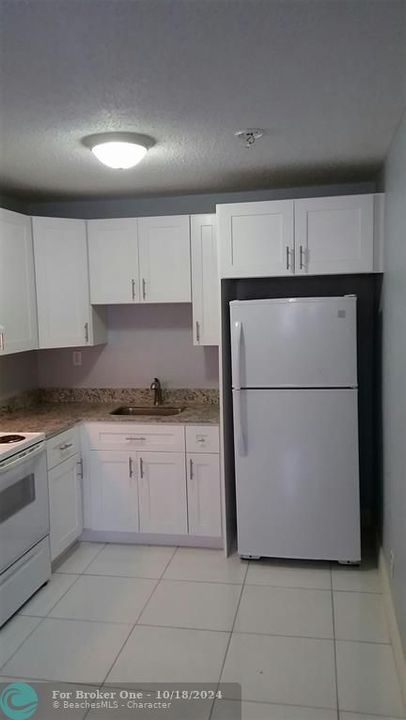 For Sale: $1,400 (0 beds, 1 baths, 650 Square Feet)