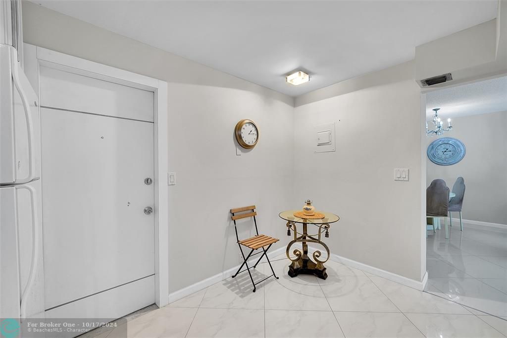 For Sale: $309,000 (2 beds, 2 baths, 1090 Square Feet)