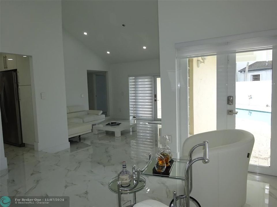 En Venta: $850,000 (3 camas, 3 baños, 1927 Pies cuadrados)