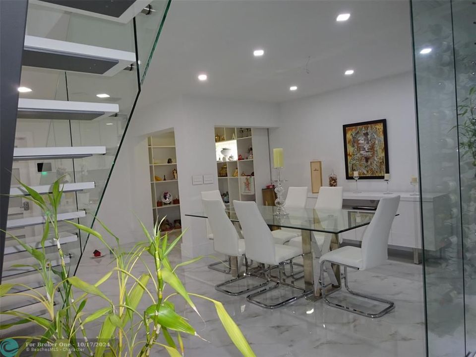 En Venta: $850,000 (3 camas, 3 baños, 1927 Pies cuadrados)